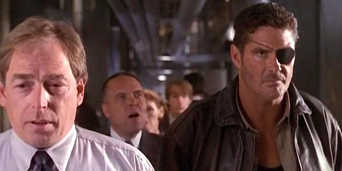 Gary Chalk como Dum Dum Dugan y David Hasselhoff como Nick Fury en 'Nick Fury: Agente de SHIELD