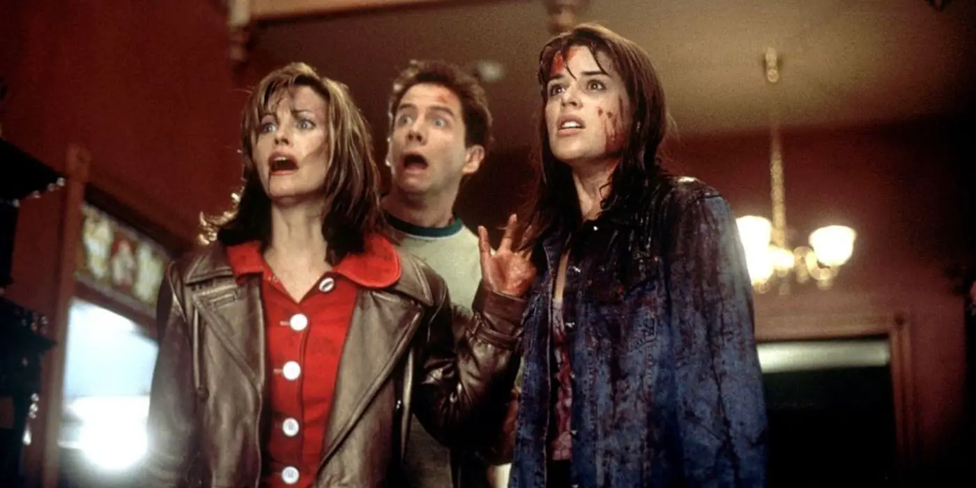 Courtney Cox, Jamie Kennedy y Neve Campbell en Scream (1996)