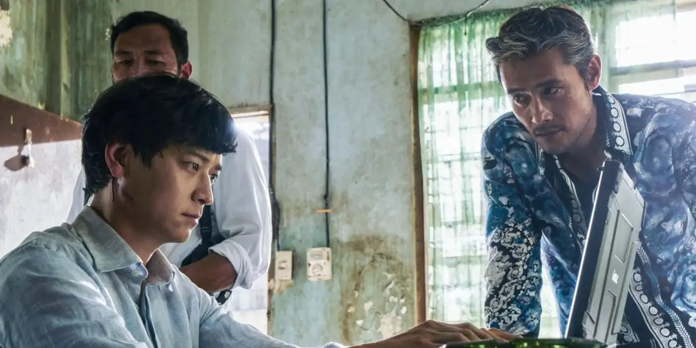 Lee Byung-hun y compañeros de reparto en 'Master' (2016)
