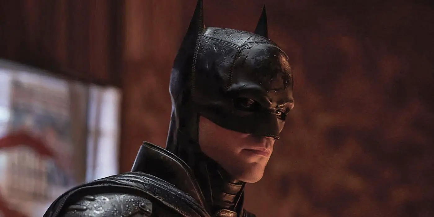Batman mirando fijamente en The Batman (2022)