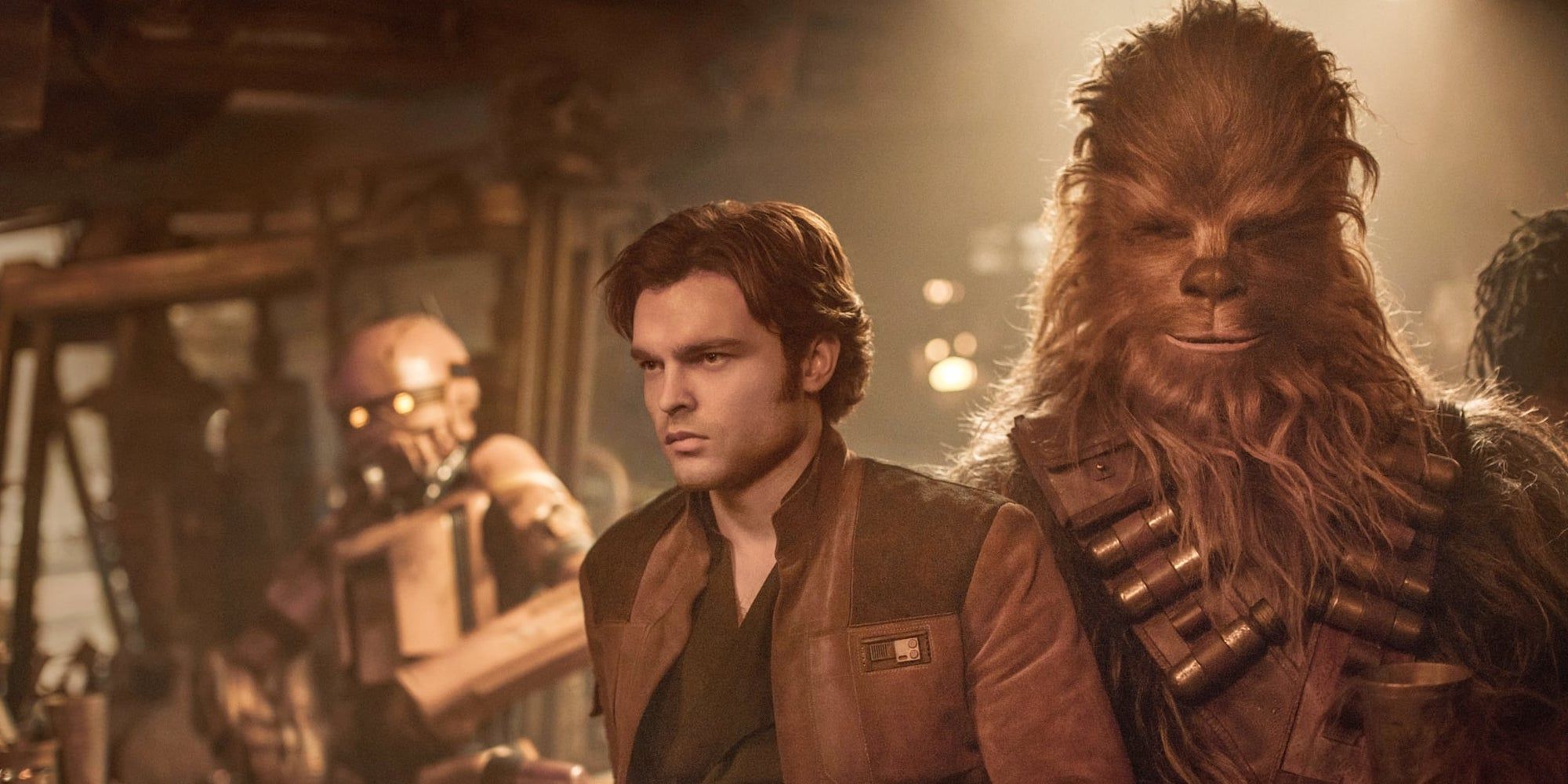 Alden Ehrenreich como Han Solo y Chewbacca en Solo: Una historia de Star Wars