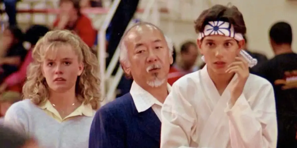 Ralph Macchio, Elizabeth Shue y Pat Morita en Karate Kid