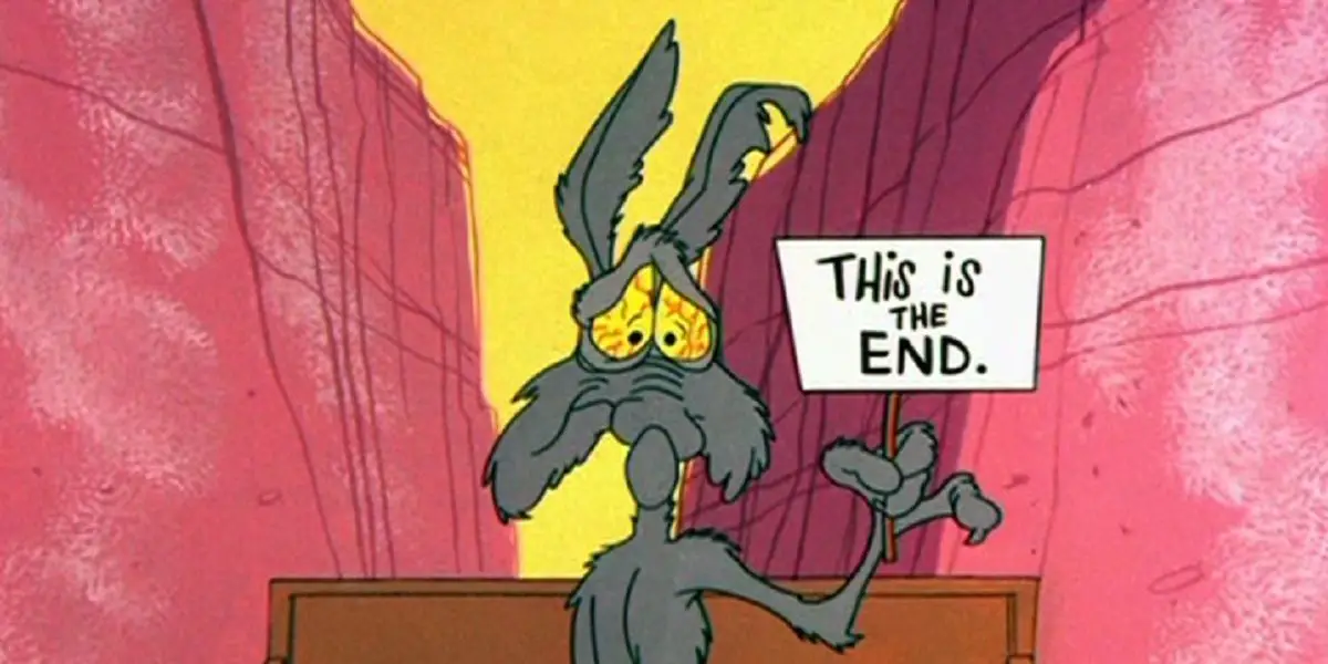 Wile E. Coyote luce destrozado con el pantalón corto de Looney Tunes 