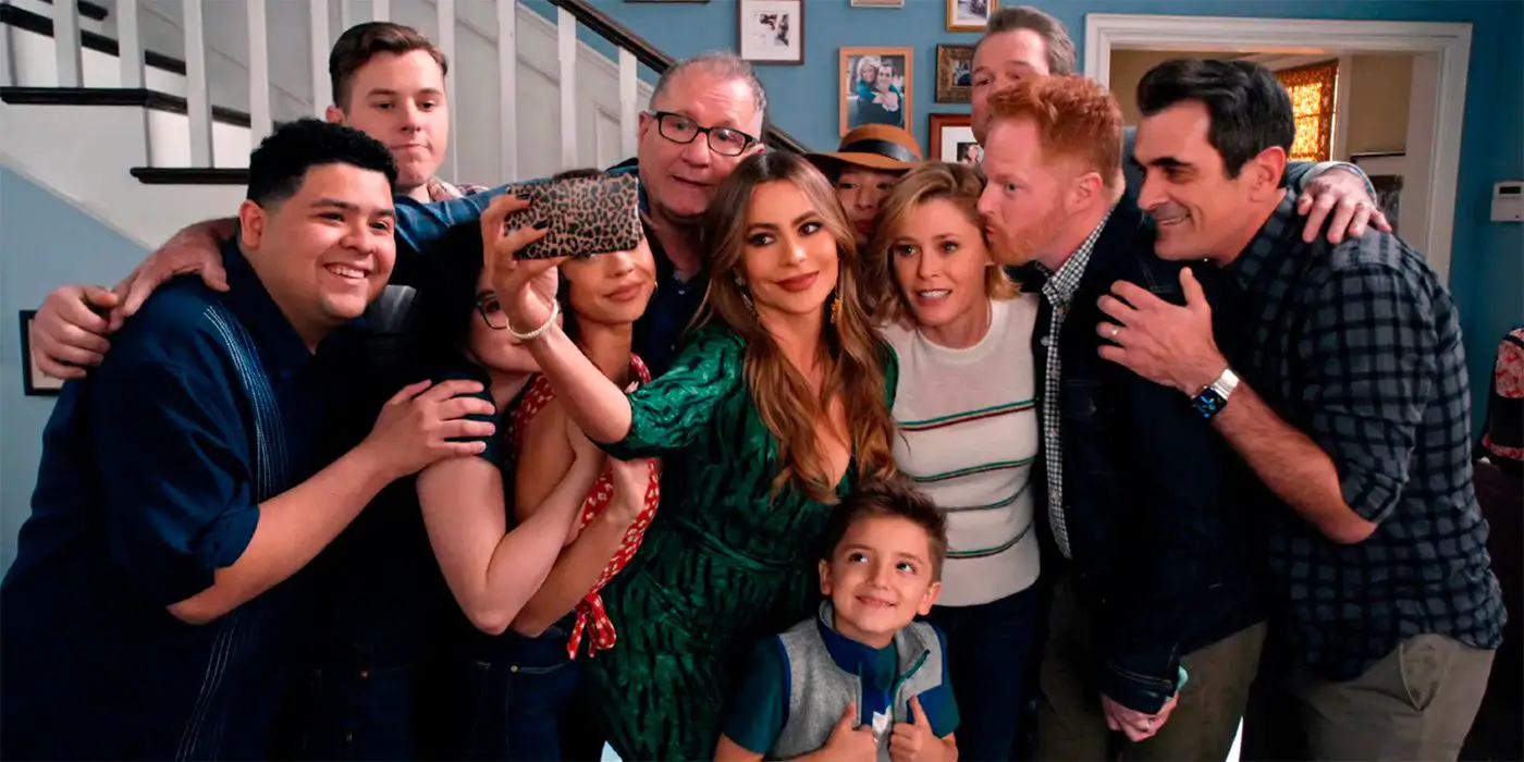 El elenco de Modern Family se toma una selfie en el final de la serie