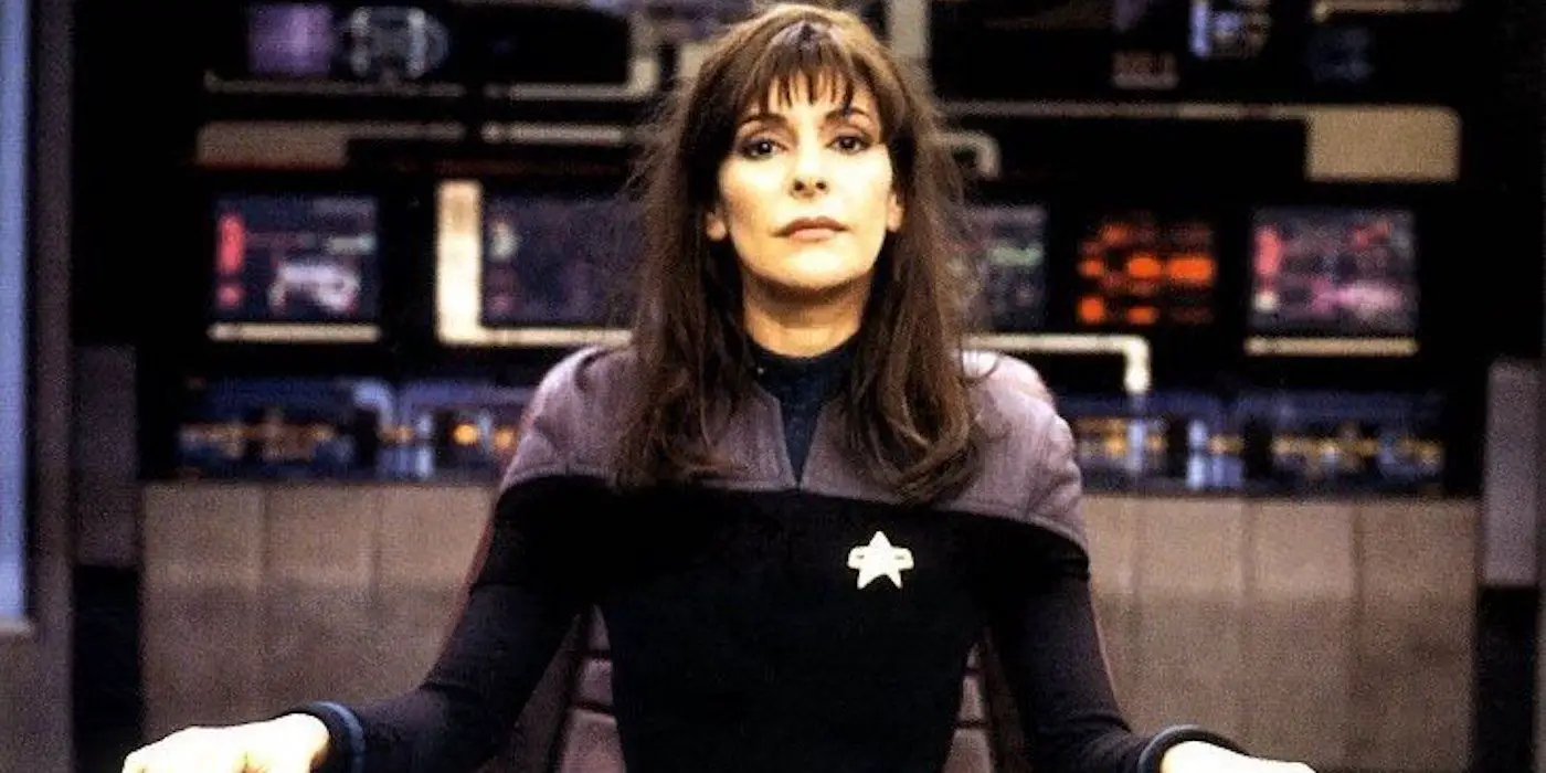 Marina Sirtis como Deanna Troi en Star Trek-Nemesis
