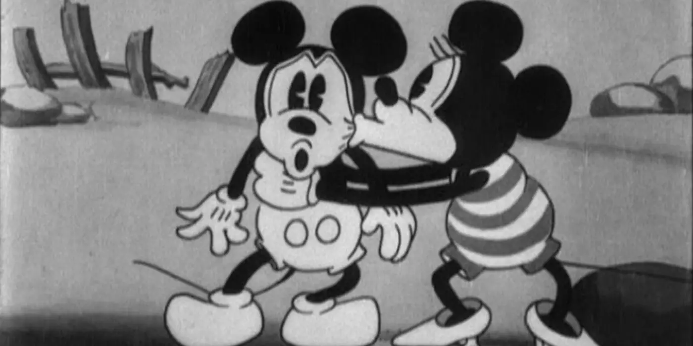 Minnie besa a Mickey en la playa