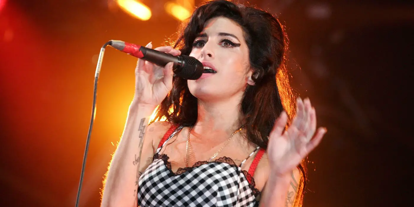 Amy Winehouse actuando en Amy (2015)