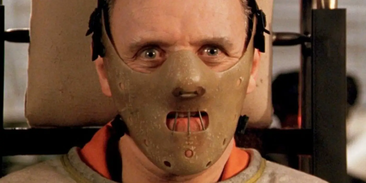 Hannibal Lecter con una máscara mientras está inmovilizado en El silencio de los corderos