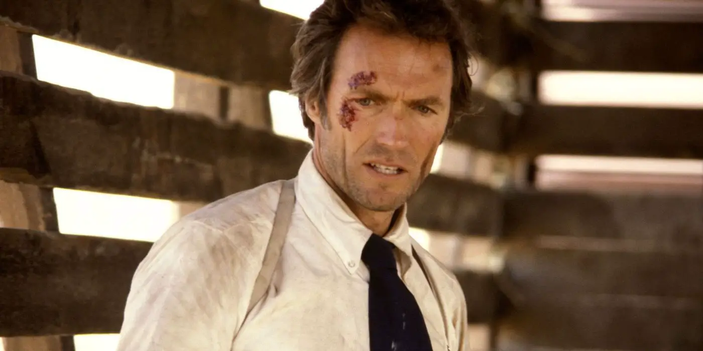 Clint Eastwood golpeado y ensangrentado en The Gauntlet