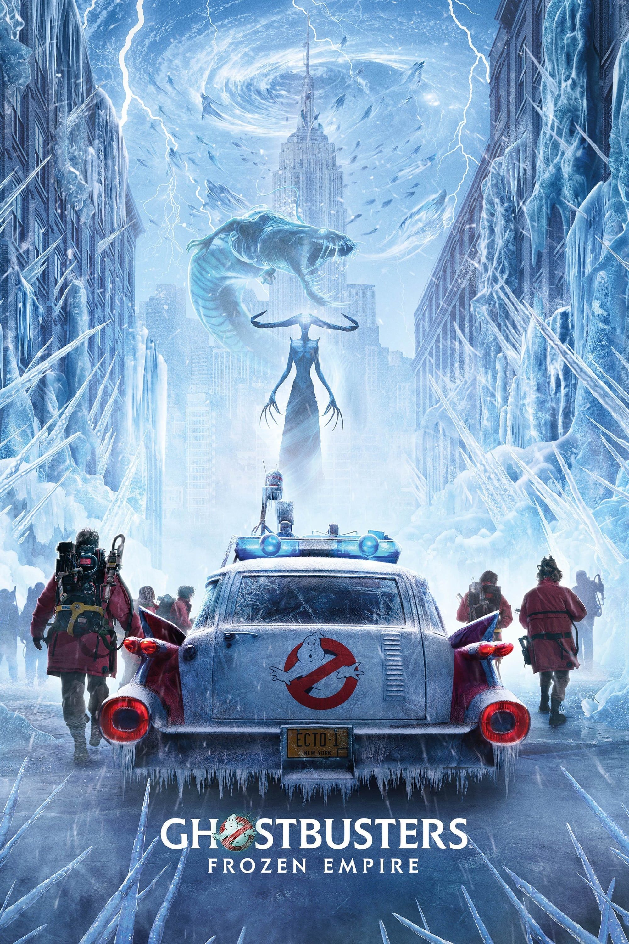 Póster de Los Cazafantasmas Frozen Empire que muestra a la tripulación saliendo del Ecto 1 y enfrentándose a criaturas de hielo en Nueva York