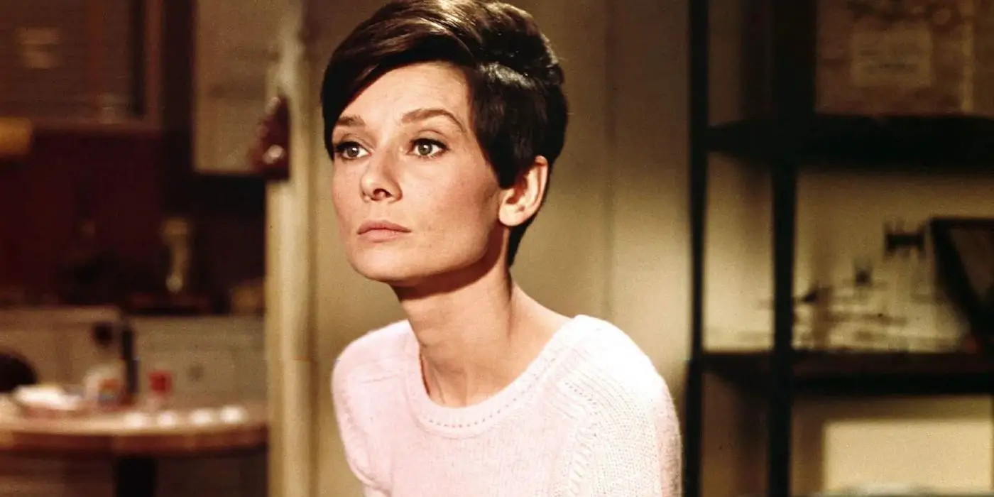 Audrey Hepburn como Susy en Espera hasta que oscurezca