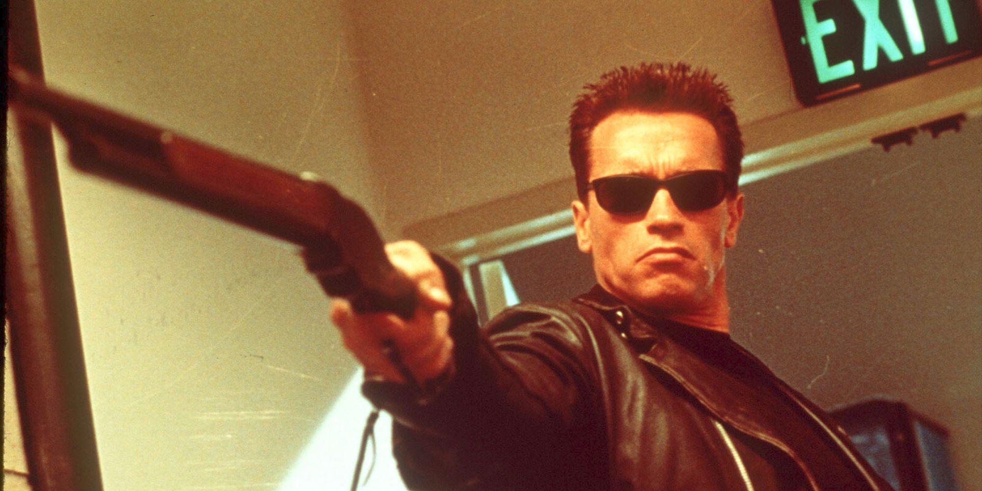 Arnold Schwarzenegger empuñando una escopeta en 'Terminator 2: El día del juicio final'