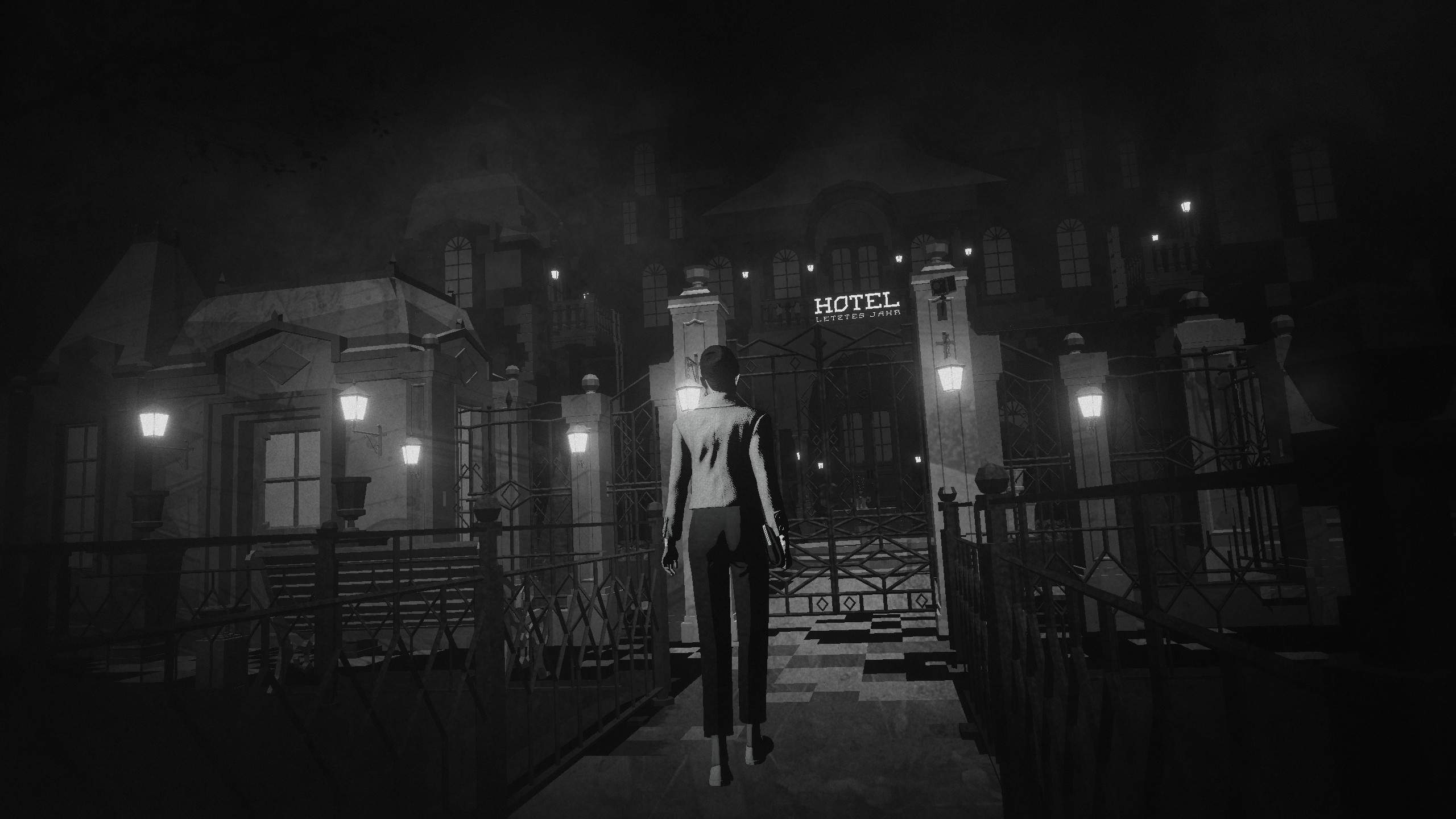 Una mujer se acerca a un hotel siniestro