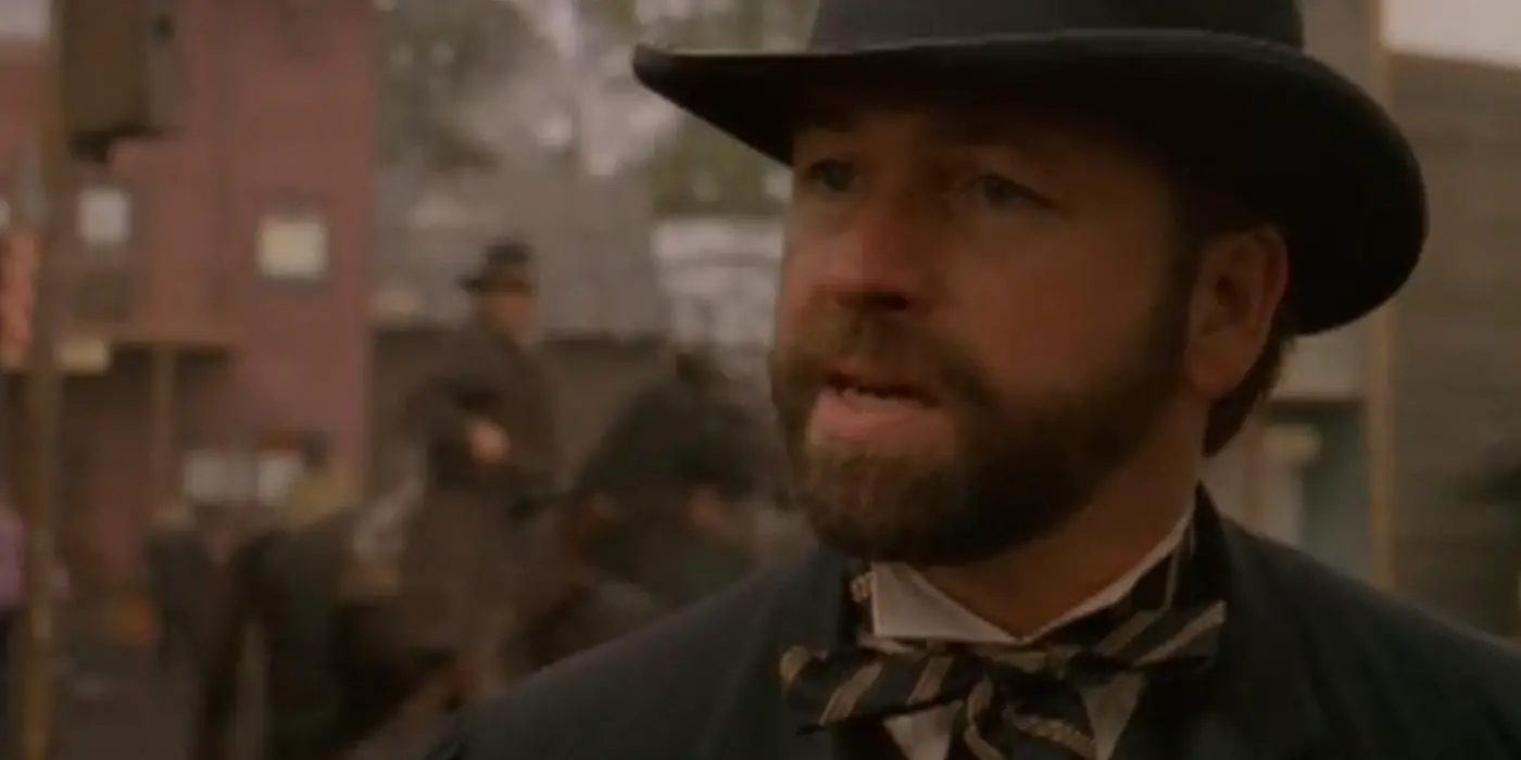 John Ritter en el primer episodio de la antología occidental 'Dead Man's Gun'.