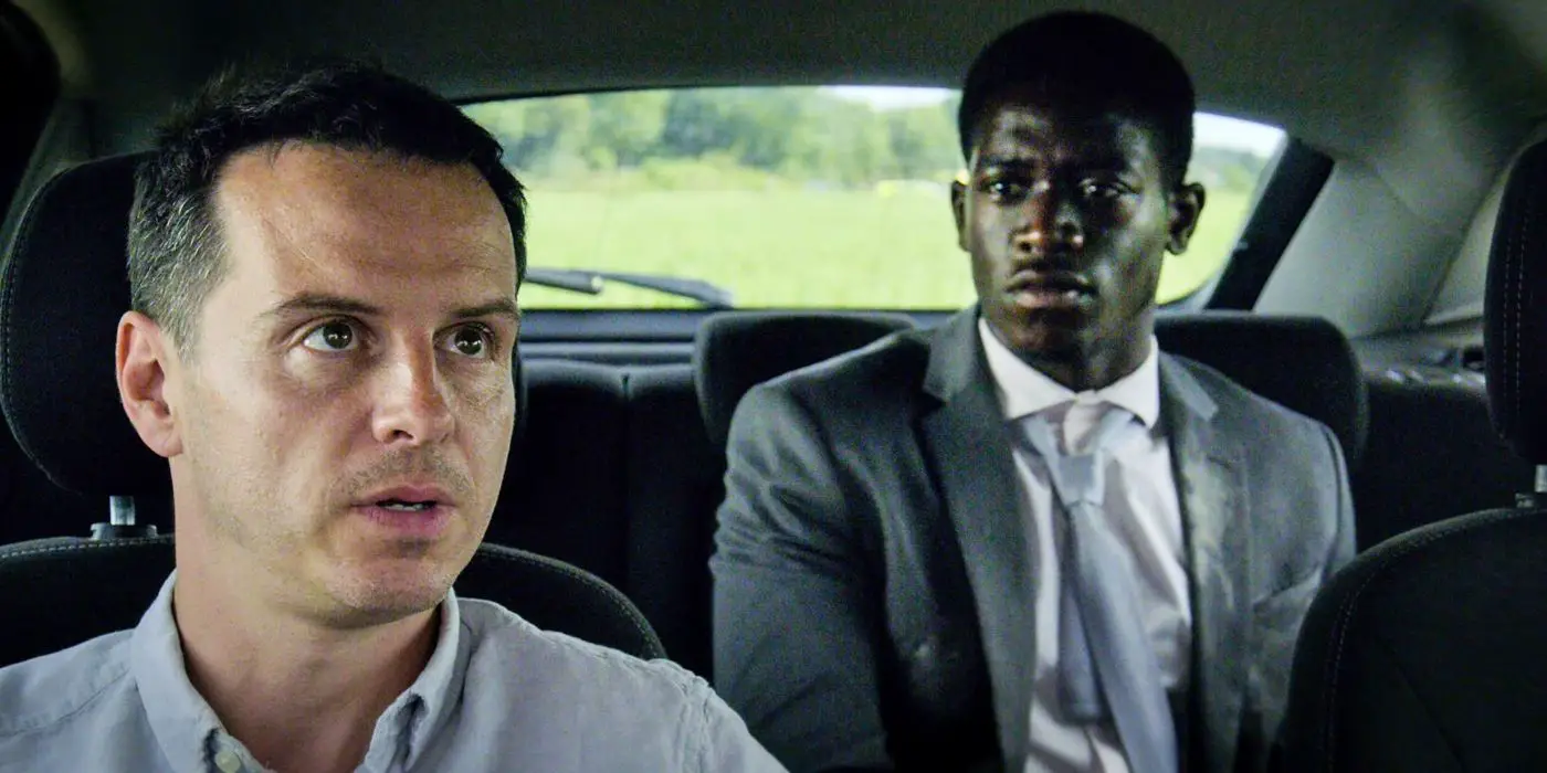 Andrew Scott y Damson Idris como Christopher y Jaden hablando dentro de un auto en Smithereens de Black Mirror.