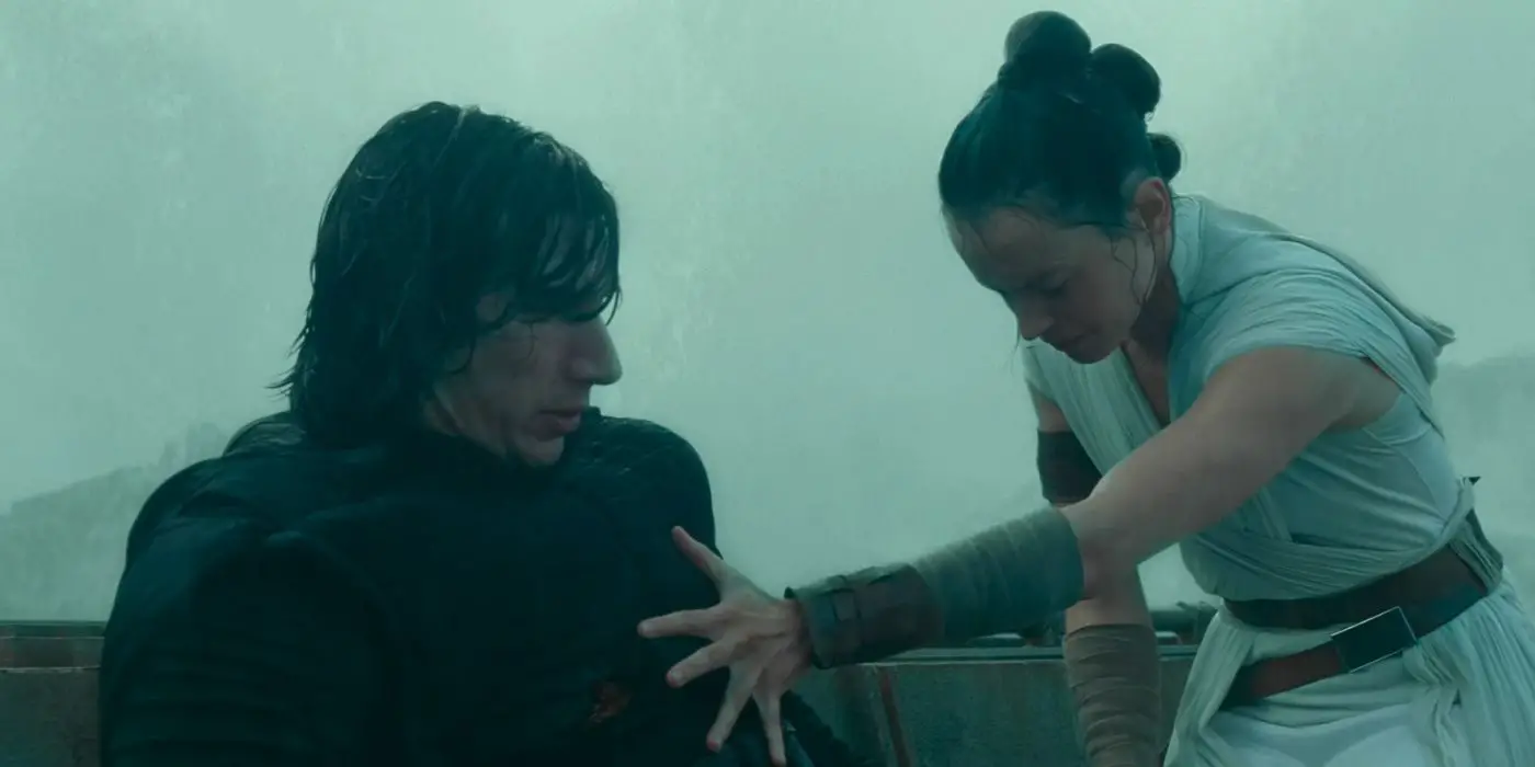 Rey ayuda a Kylo Ren en El ascenso de Skywalker