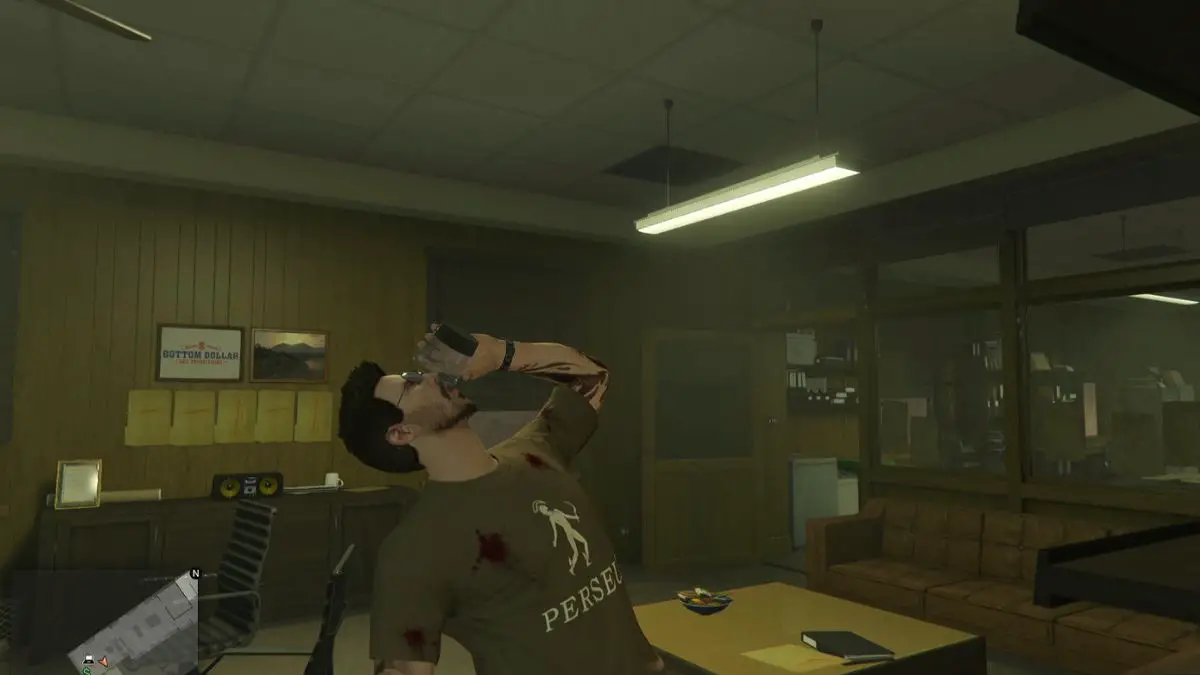 Jugador de GTA Online celebrando la exitosa captura de Leroy O'Neil en la misión de recompensa. 