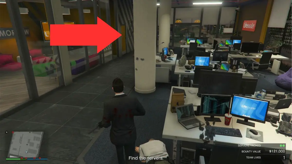 Flecha que muestra la ubicación de los servidores en las oficinas de Lifeinvader - Misión de recompensa de GTA Online