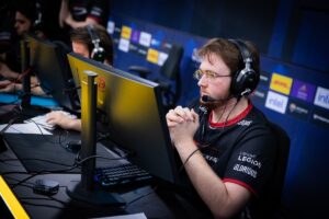 Nicx jugando a puerta cerrada en IEM Katowice 2025